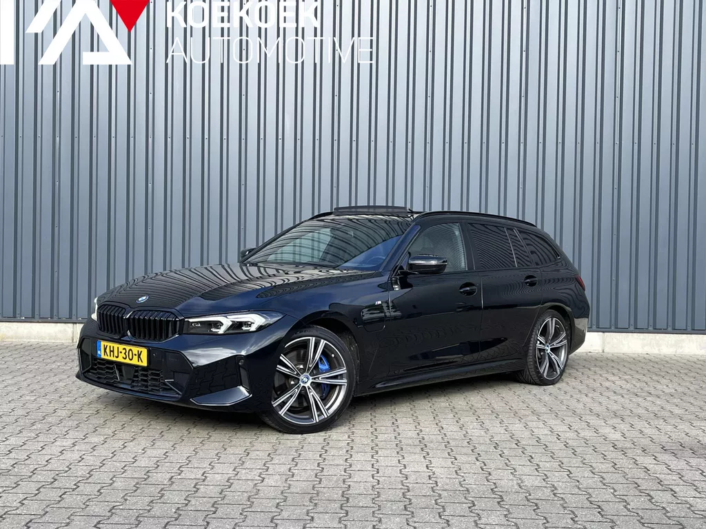 BMW 330e M-Sport HEADUP/ADAPTIVECRUISE/PANO/LEER
